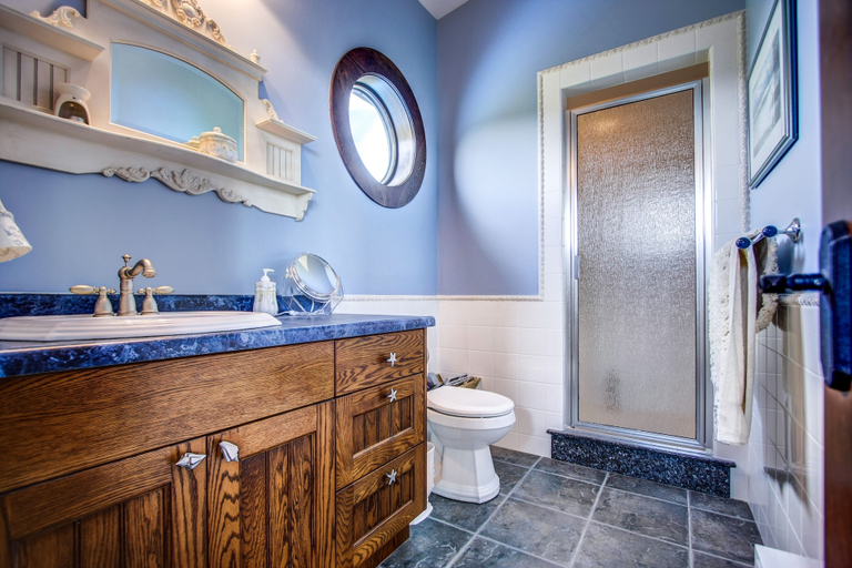 Bathroom, Unique Cottage, Division No. 6