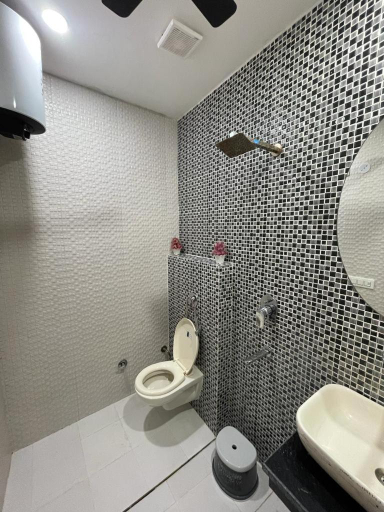 Bathroom 3, The Bubbles, Amritsar