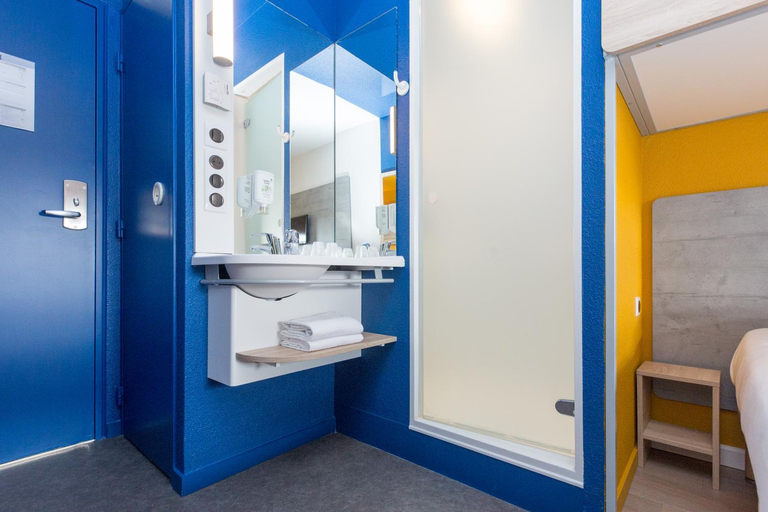 Bathroom 5, Campanile Marmande, Lot-et-Garonne