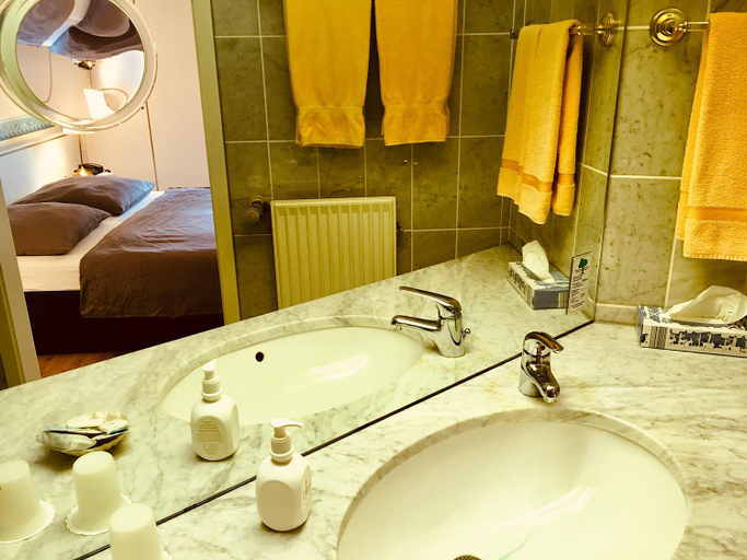 Bathroom 2, Hotel Ambiente et Art, Düsseldorf