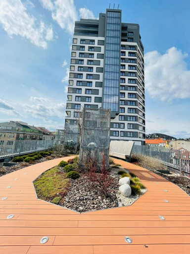 New Luxury City centre apartment with panoramic view, free parking, Bratislava II