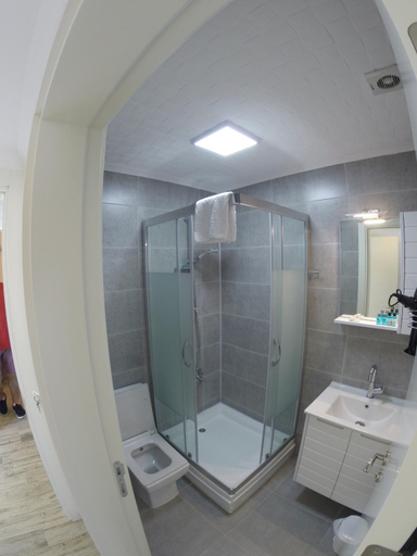 Bathroom 2, Yakamoz Otel, Urla