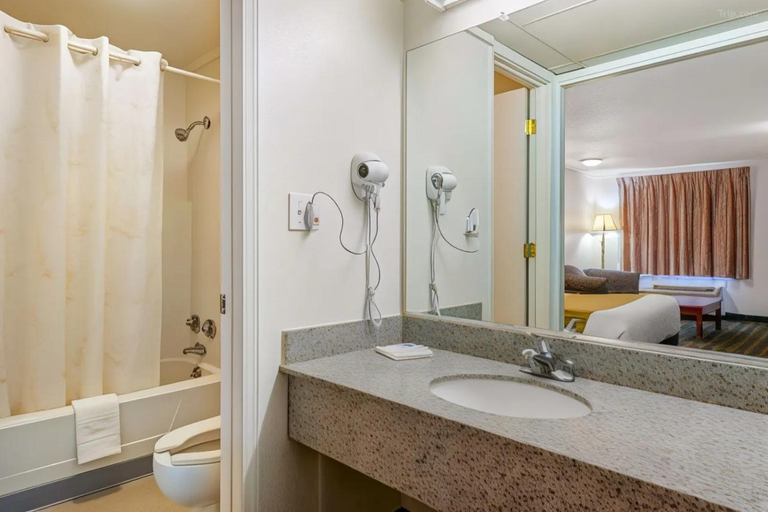 Bathroom 3, Hilliard Motor Lodge, Franklin