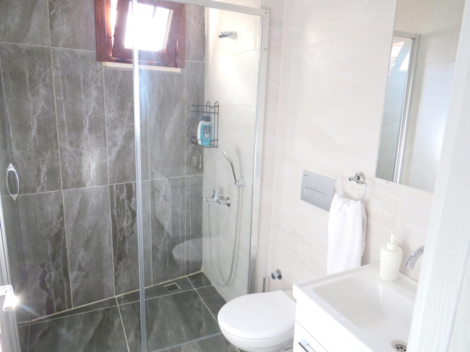 Bathroom 3, Istanberry - Paradise Two-Bedroom Apartments with Elevator, Beyoğlu