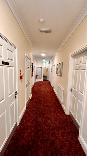 Others 5, The Cabbage Hall Hotel, Sefton