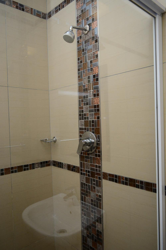 Bathroom 4, Tudor House Hotel, eThekwini