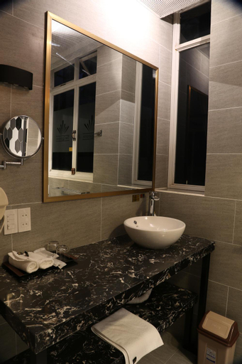 Bathroom 13