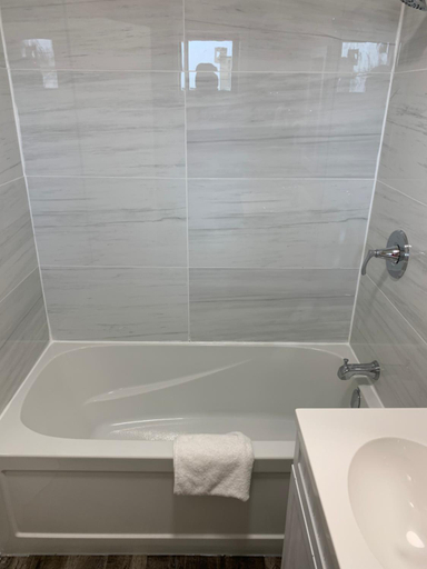 Bathroom 3, Champlain Motor Inn, Renfrew