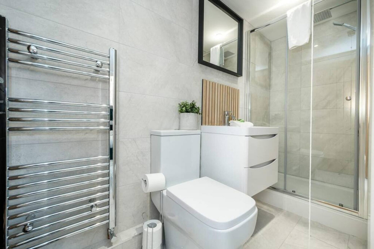 Bathroom 4, Host Apartments The Georgian Coach House 1, Sefton