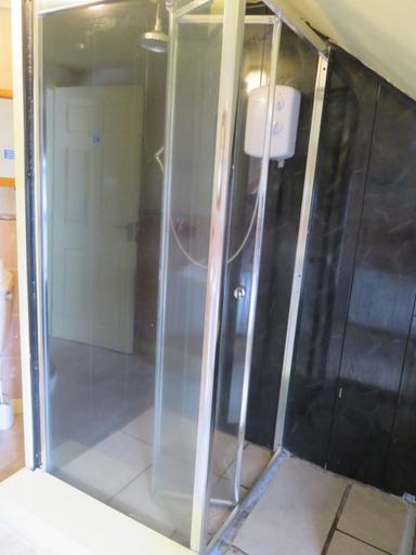 Bathroom 2, Finn McCools Giants Causeway Hostel, Causeway Coast and Glens