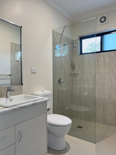 Bathroom, The Frangipani Suite - One bedroom apartment in Cooktown, Cook