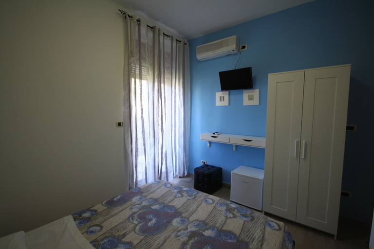 Bedroom 4, Affittacamere Lido Rivabella SRL, Lecce