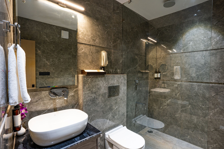 Bathroom 3, Regenta Place Raaj Agra, Agra