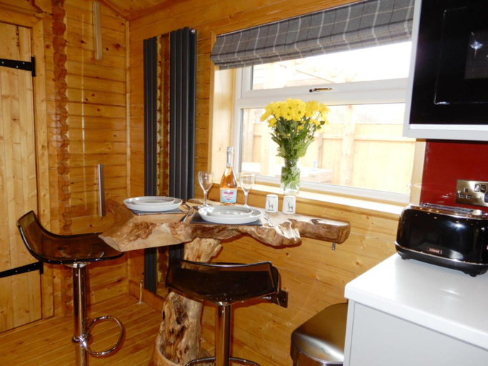Food & Drinks, Balmoral Studio Lodge, Shropshire