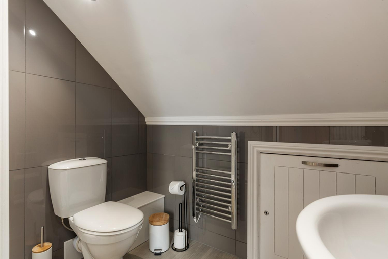 Bathroom 3, Acorn Cottage, Pembrokeshire