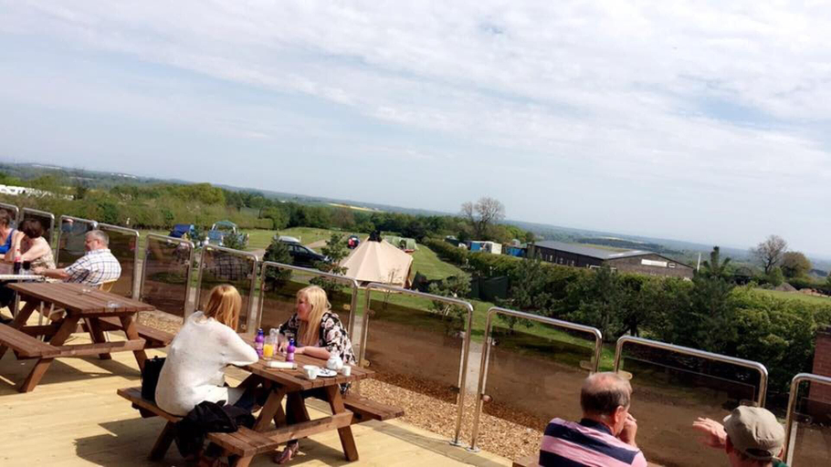 Outdoor dining, Deluxe Glamping Pod with Hot Tub, Cheshire West and Chester