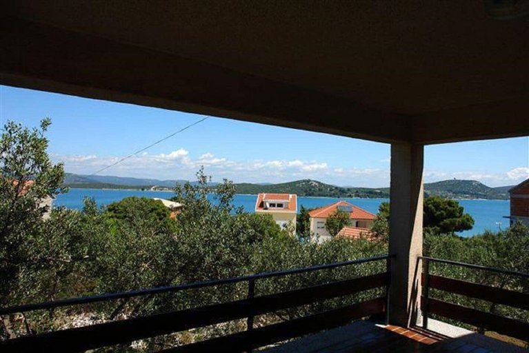 Others 5, Martina - Large and Comfortable Apartments - SA2, Murter