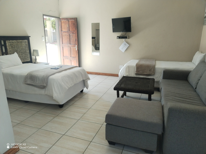 Bedroom 2, High Breeze Lodge, Siyanda