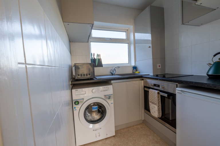 Others 3, Immaculate 2-bed Apartment in Dartford, London