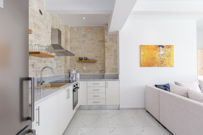 Others 4, Mythos villas, Crete
