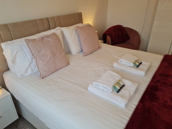 Bedroom 2, Lovely 2-bed Apartment in Cheltenham Spa, Gloucestershire
