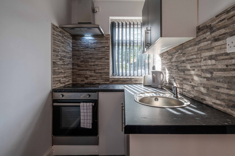 Others 5, Inviting 1-bed Studio6 in Coventry, Coventry