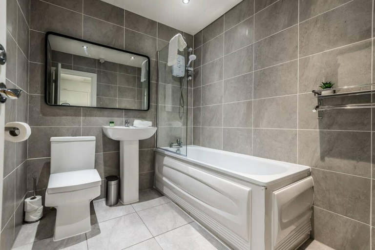 Bathroom 3, Host Stay Catharine Quarters I, Sefton