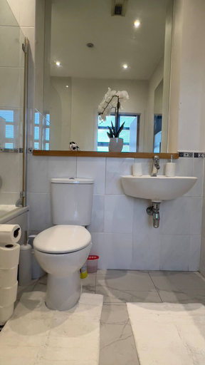 Bathroom, Modern Oasis / Central Location, Birmingham