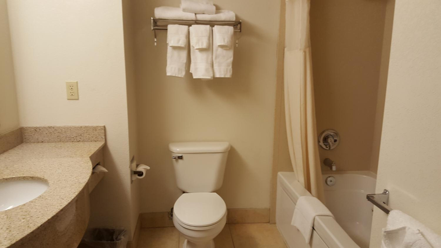 Bathroom, Oceanfront Lodge, Del Norte