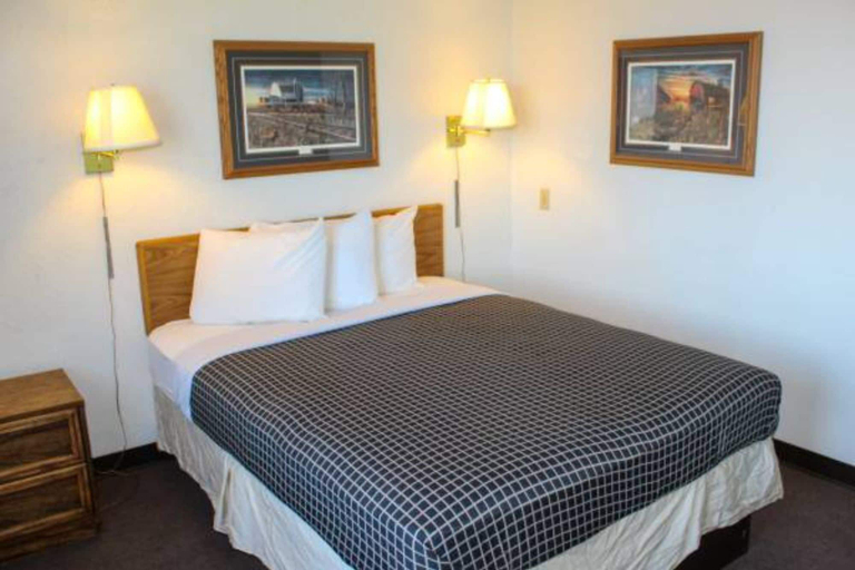 Bedroom 2, Economy Hotel Macon, Bibb