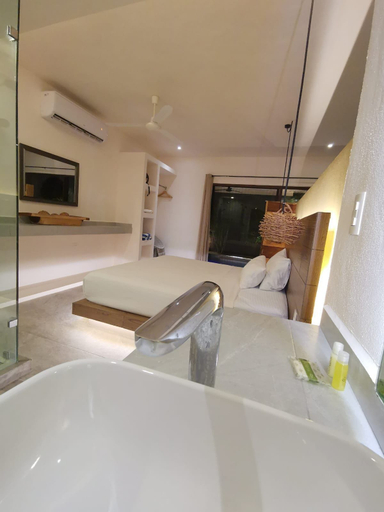 Bathroom 4, Kuun Taak Tulum, Cozumel