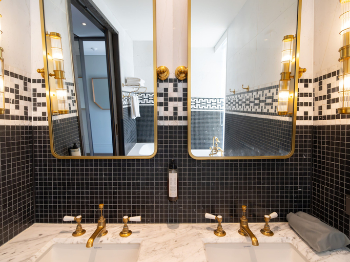Bathroom 17