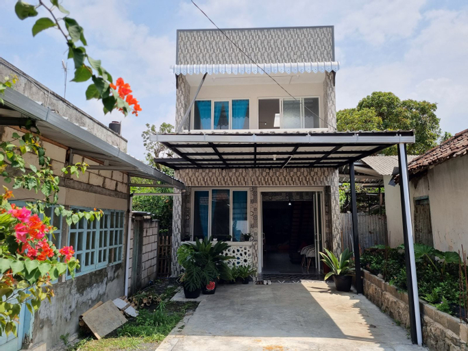 Exterior & Views 2, MP Villa Mawar Putih, Malang