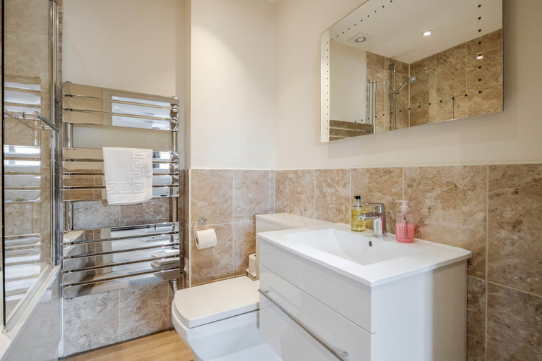 Bathroom 3, Luxury 1 Bedroom Apartment with Parking, Windsor and Maidenhead