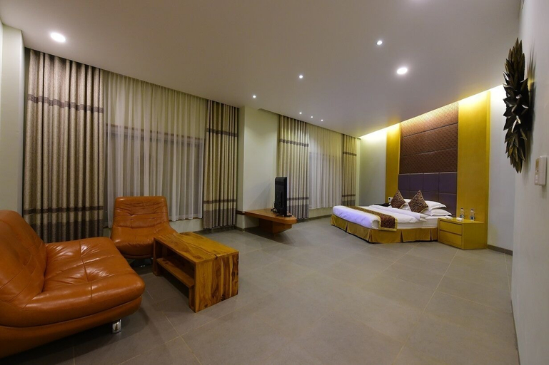 Others 3, Hotel H, Anand