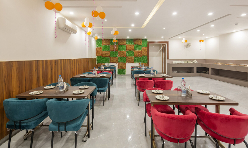 Food & Drinks 3, Treebo Gatiman, Sahibzada Ajit Singh Nagar