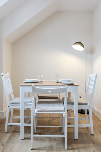 Others 4, Luxury 1 Bedroom Apartment with Parking, Windsor and Maidenhead