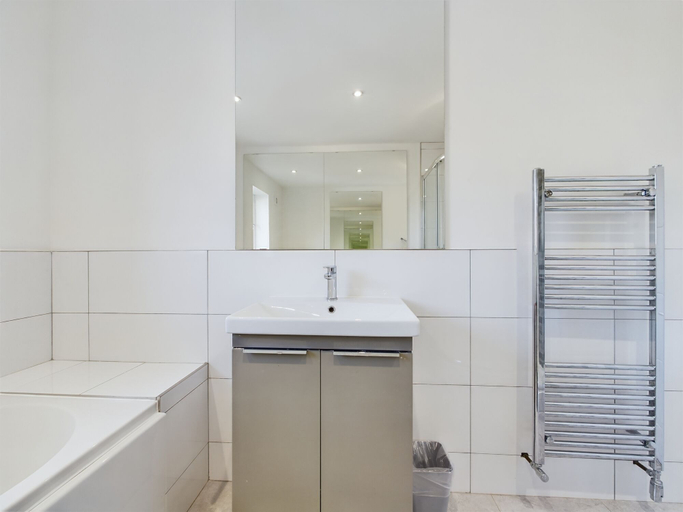 Others 5, Cosy and Luxurious House for 10 Guests in Darwen, Blackburn with Darwen