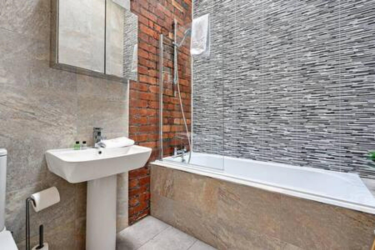 Bathroom 4, Host Stay Bands Warehouse VI, Sefton