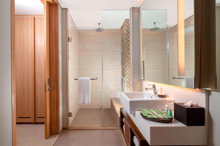 Bathroom 5, Courtyard Bali Seminyak Resort, Badung