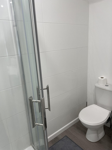 Bathroom 2, Charming 1-bed Studio in London, London