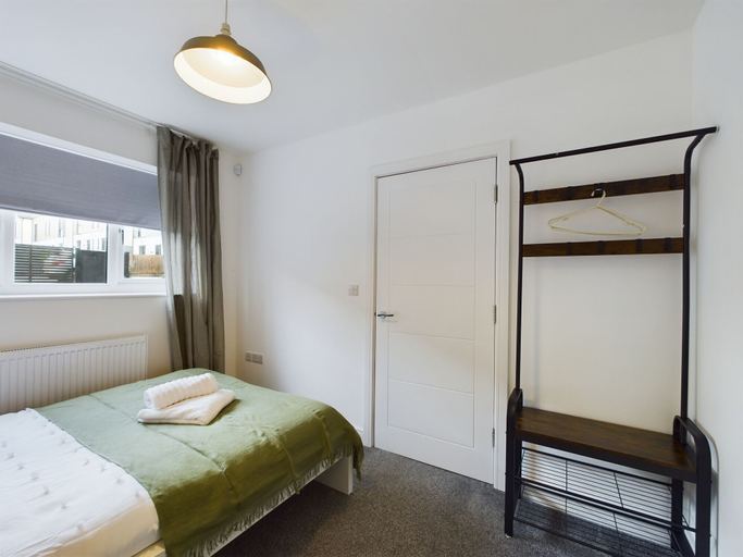 Bedroom 3, Cosy and Luxurious House for 10 Guests in Darwen, Blackburn with Darwen