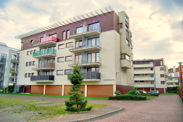 Exterior & Views