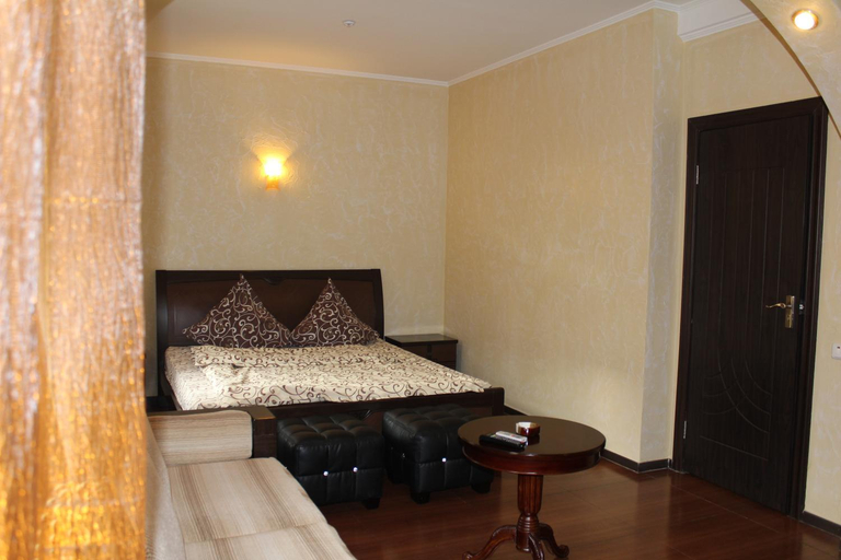 Bedroom 2, Shanhai-Blues, Kominternivs'kyi