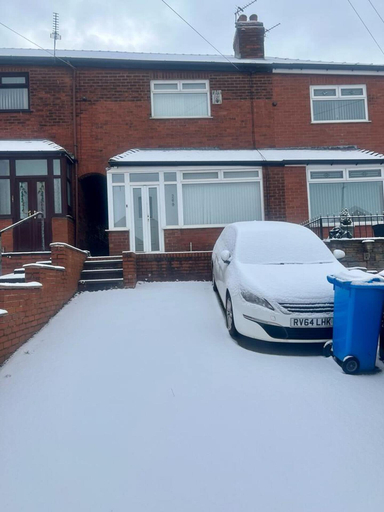Exterior & Views, Charming 2-bedroom Home With Modern Amenities, Oldham