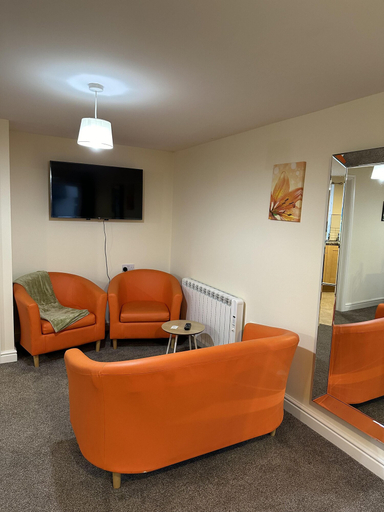 Others 4, Charming 1-bed Apartment in Stroud, Gloucestershire