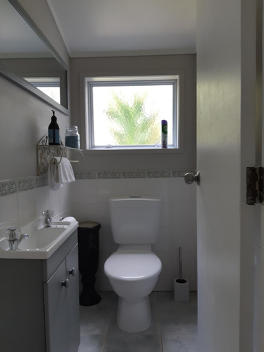 Bathroom 3, Sunseeker Lodge, Far North