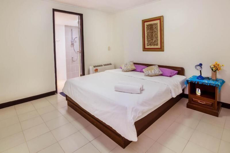Bedroom 2, Villa Rosa With Private Pool and Jacuzzi, Pattaya