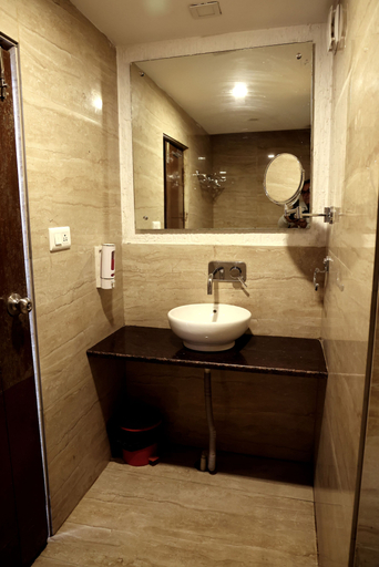 Bathroom 3, Hotel Royal Queen, Dehradun