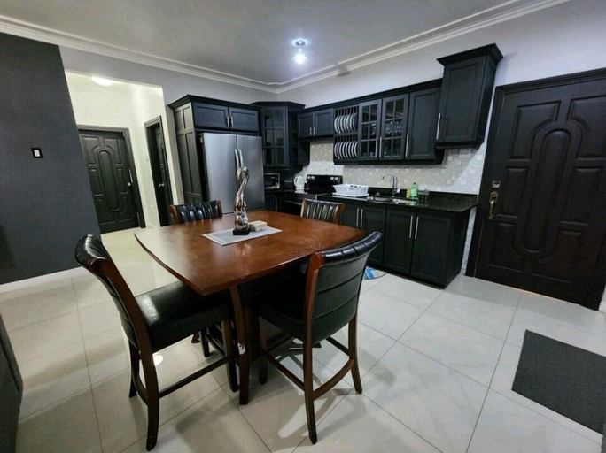 Others 4, Impeccable 2-bed Apartment in Kingston With Pool